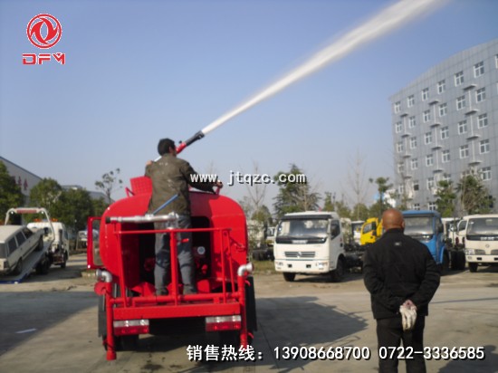 銳鈴糧庫消防車后面